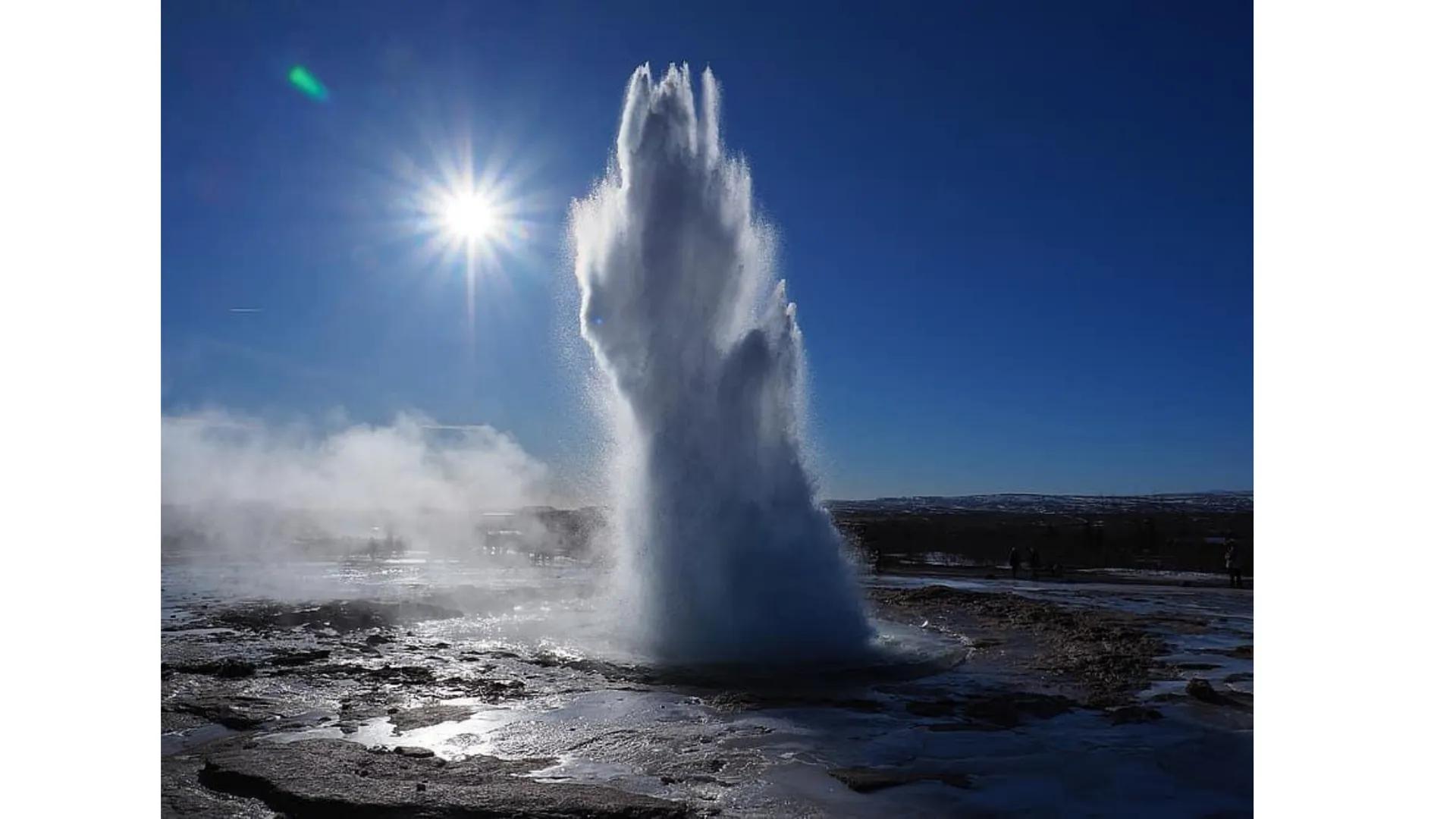 Geothermal Energy What Is Geothermal Energy?
Geothermal energy is the heat that comes from the
sub-surface of the Earth.
It works by using s