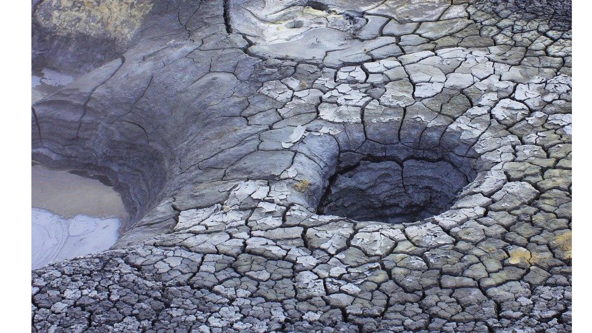 Geothermal Energy What Is Geothermal Energy?
Geothermal energy is the heat that comes from the
sub-surface of the Earth.
It works by using s