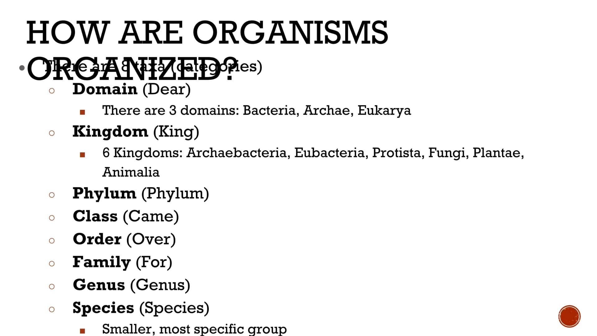 CLASSIFICATION
OF
LIVING THINGS
Biology X TAXONOMY
Taxonomy: field of biology that
identifies and classifies organisms
Greek: "taxo" = arran